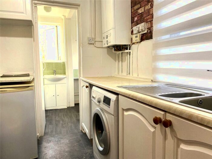 3 Bedroom Apartment To Rent In Ecclesbourne Road, Thornton Heath, Surrey, CR7