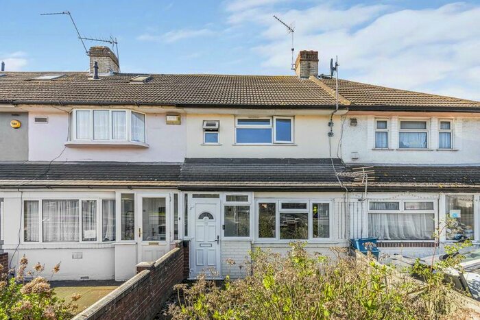 3 Bedroom Property To Rent In Hampton Road West, Hanworth, Feltham, TW13