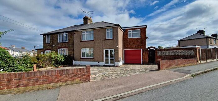 4 Bedroom Semi Detached House For Sale In Gunn Road, Swanscombe, Kent, DA10