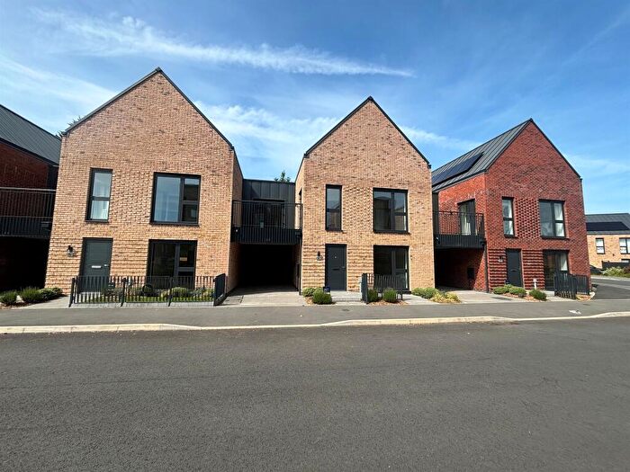3 Bedroom Link Detached House For Sale In Abbey Road, West Bridgford, Nottingham, NG2