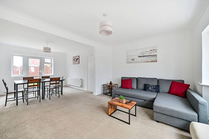 3 Bedroom Terraced House For Sale In Whitebridge Close, Hounslow, Feltham, TW14