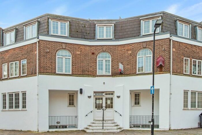 2 Bedroom Flat To Rent In Doric Way, London NW1