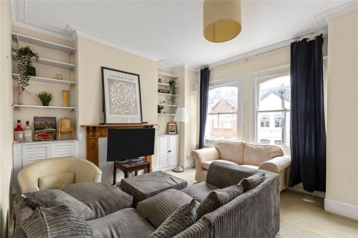 3 Bedroom Flat To Rent In Rosebury Road, London, SW6