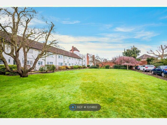 2 Bedroom Flat To Rent In Okehampton Close, London, N12