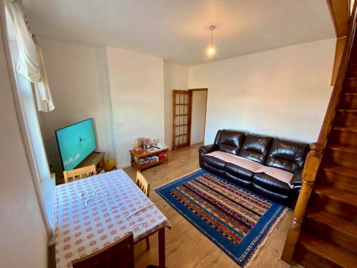 2 Bedroom Flat To Rent In Midland Rd, Royston, Barnsley, S71