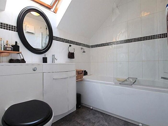 2 Bedroom Maisonette To Rent In Avondale Gardens, Hounslow, Heathrow, TW4