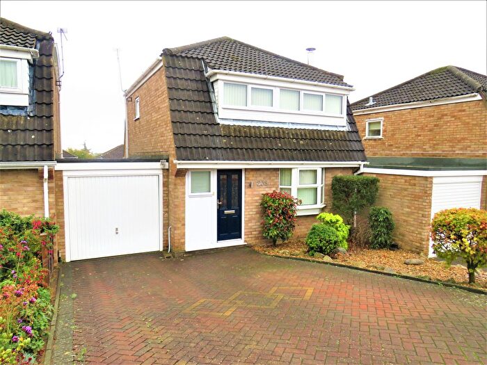 3 Bedroom Link Detached House To Rent In Bideford Green, Leighton Buzzard, LU7