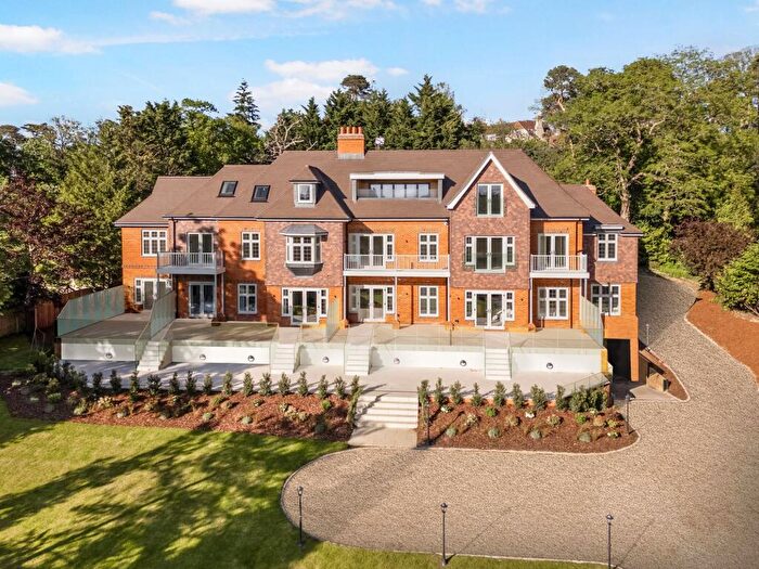 1 Bedroom Flat For Sale In Holtwood Road, Oxshott, KT22