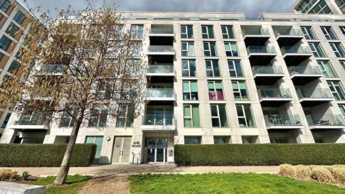 2 Bedroom Flat For Sale In Royal Wharf Walk, London, E16