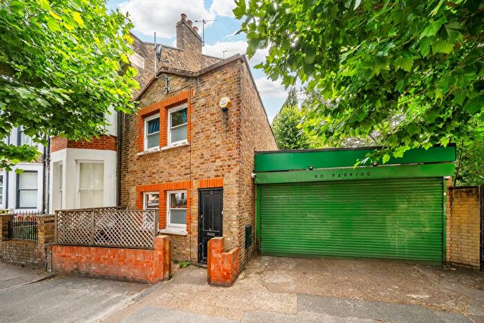 2 Bedroom Property To Rent In Kyverdale Road, Hackney, N16