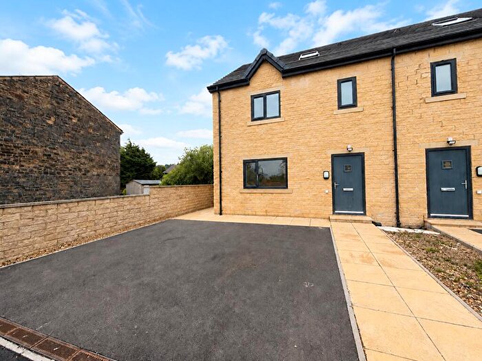 5 Bedroom Semi-Detached House For Sale In The Moorfield, Bradford Road, Clayton, Bradford, BD14