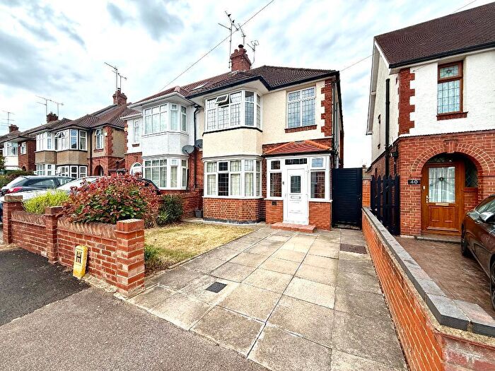 3 Bedroom Semi-Detached House For Sale In Graham Gardens, New Bedford Road Area, Luton, Bedfordshire, LU3