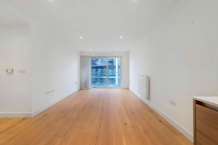 2 Bedroom Flat To Rent In Norton House, Woolwich, London, SE18