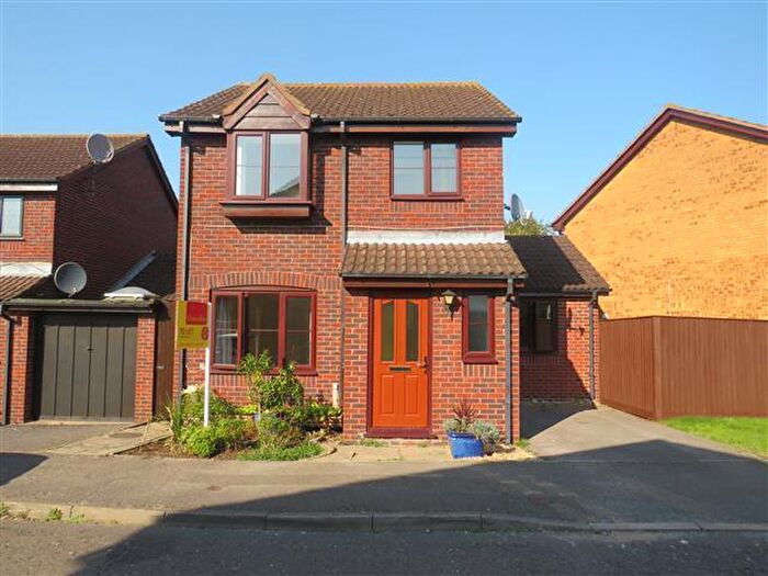 3 Bedroom Detached House To Rent In Thorne Way, Aylesbury, HP20