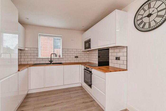 2 Bedroom Flat For Sale In Belvedere Close, Billericay, Essex, CM11