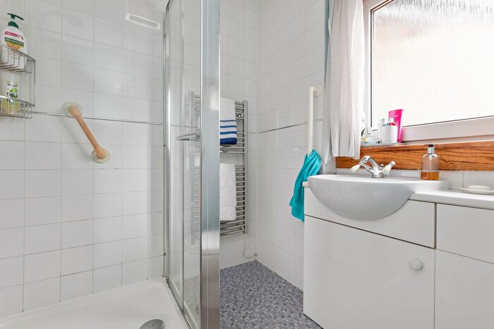 2 Bedroom Flat For Sale In / West Craigs Crescent, Edinburgh, EH12