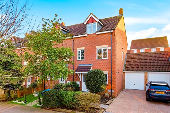 3 Bedroom End Of Terrace House For Sale In Singleton Drive, Grange Farm, MK8