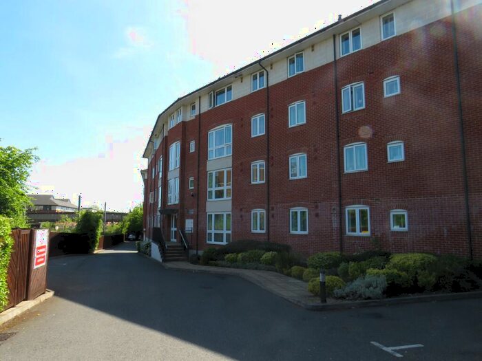 2 Bedroom Apartment To Rent In North Drive, Hatfield, AL9