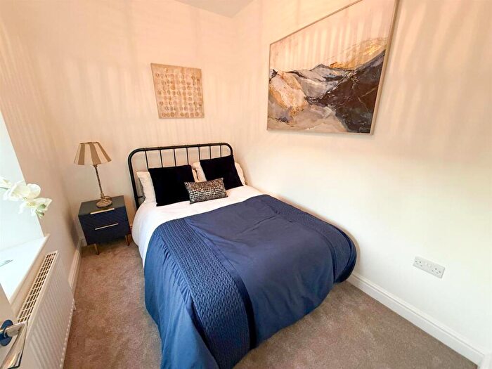 3 Bedroom Terraced House For Sale In Wesley Place, Silsden, BD20