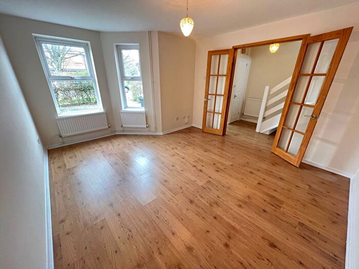 3 Bedroom Semi-Detached House To Rent In Broadwater Crescent, Welwyn Garden City, AL7