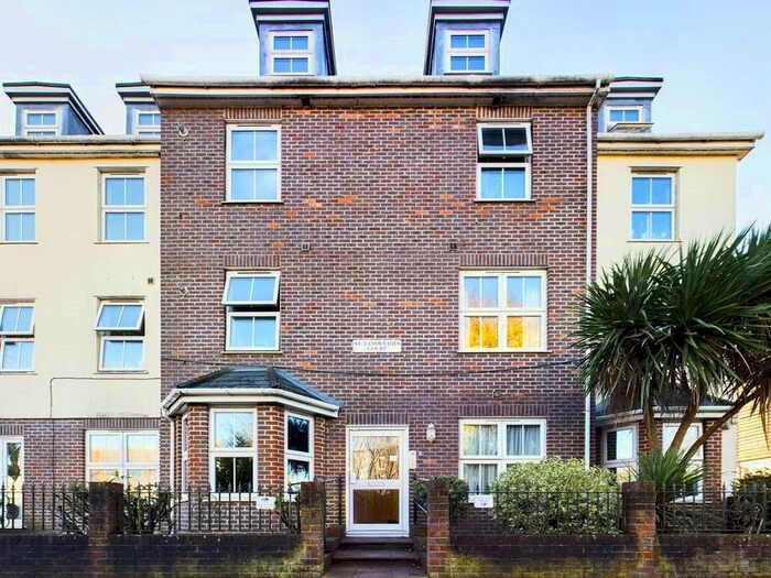 2 Bedroom Flat To Rent In St Eanswythe's Court, Tonbridge, Kent, TN9