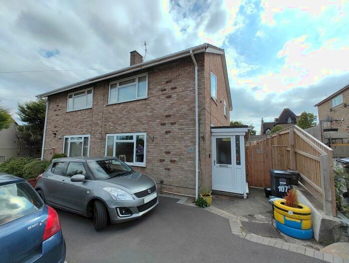 3 Bedroom Semi-Detached House To Rent In Avon Way - Portishead, BS20