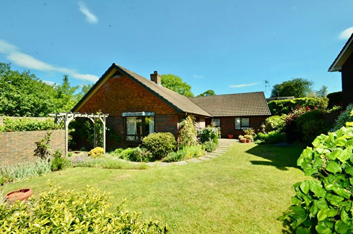 4 Bedroom Detached Bungalow For Sale In Ilex Close, Sunbury-On-Thames, TW16