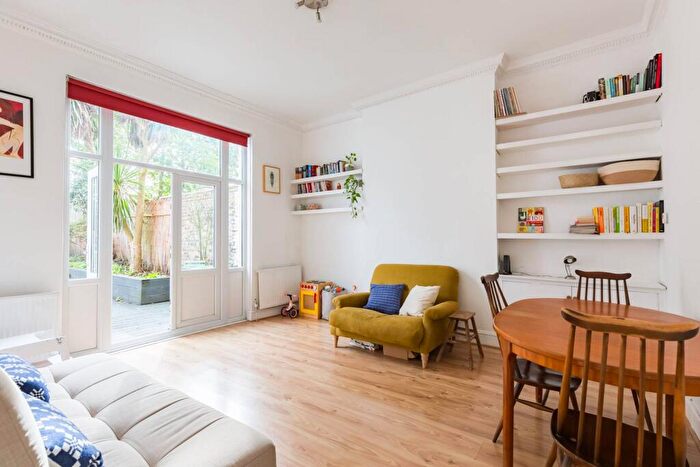 3 Bedroom Flat To Rent In Ridge Road, London, , Crouch End, London, N8