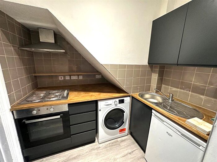 1 Bedroom Flat To Rent In Durban Road, Watford, WD18