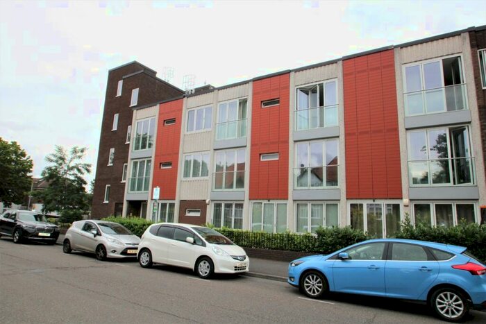 1 Bedroom Flat To Rent In Knoll Rise, Orpington, BR6