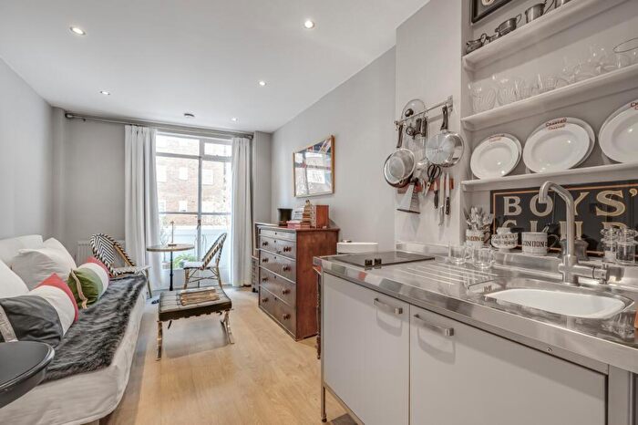 Flat To Rent In Prince Albert Road, London, NW8