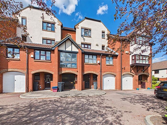 1 Bedroom Flat To Rent In Beaumont Place, Isleworth, TW7