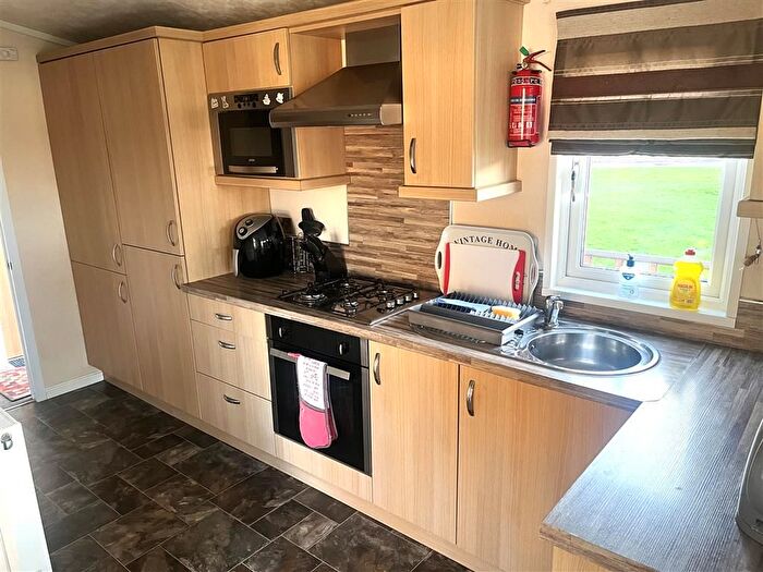 2 Bedroom Lodge To Rent In Wentworth Drive, Tydd St Giles, Wisbech, PE13