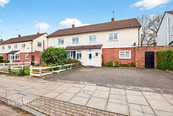 4 Bedroom Semi-Detached House For Sale In Connaught Road, Barnet, EN5
