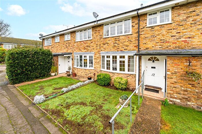 3 Bedroom Terraced House For Sale In Parkway, Weybridge, Surrey, KT13