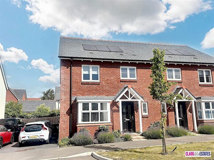 3 Bedroom Semi-Detached House For Sale In Carrick Mill, Topsham, EX3