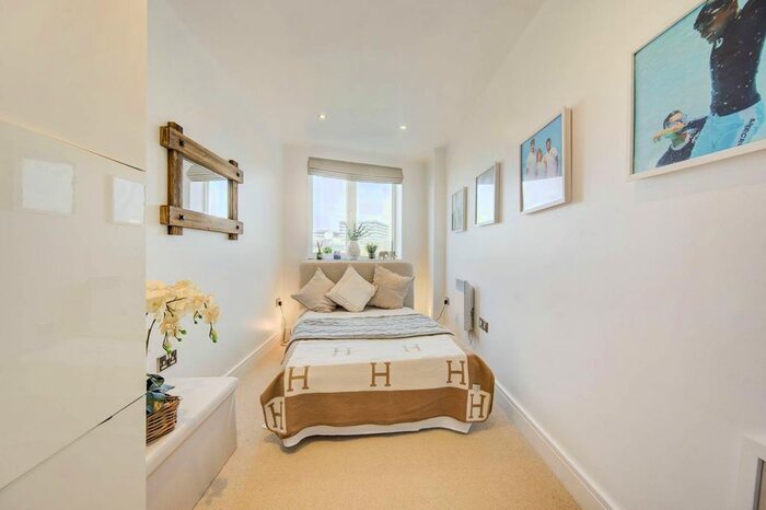 2 Bedroom Flat To Rent In Chiswick High Road, Gunnersbury, London, W4