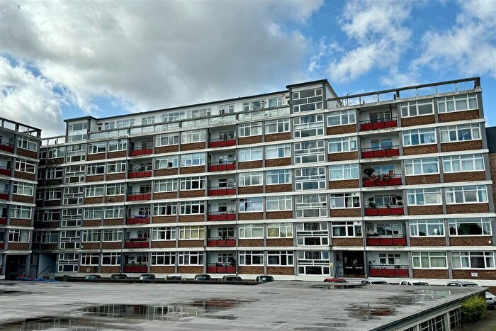 3 Bedroom Flat For Sale In Rivermead, Wilford Lane, West Bridgford, NG2