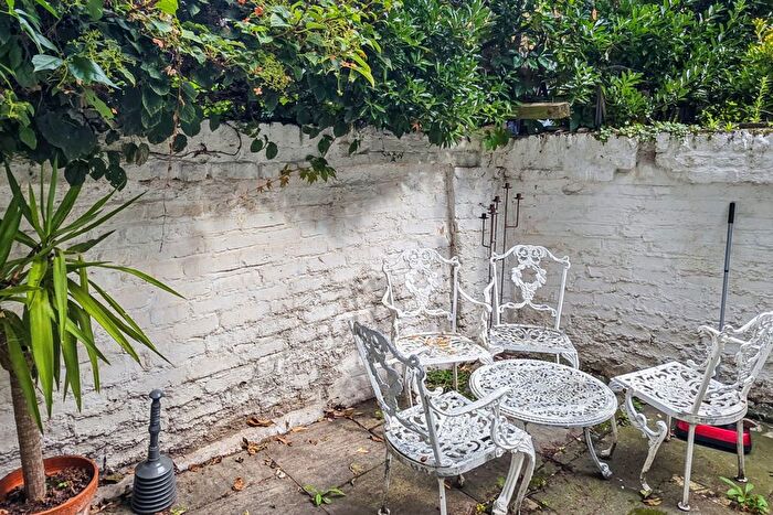 1 Bedroom Flat For Sale In Greenside Road, London, W12