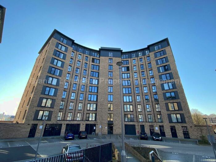 2 Bedroom Apartment To Rent In Lincoln Apartments, The Curve, Birmingham, B15