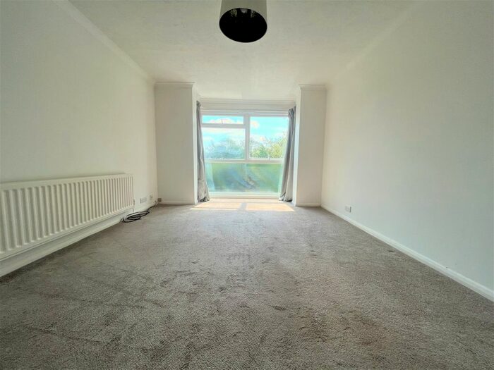2 Bedroom Flat To Rent In Evening Hill, Foxgrove Road, Beckenham, BR3