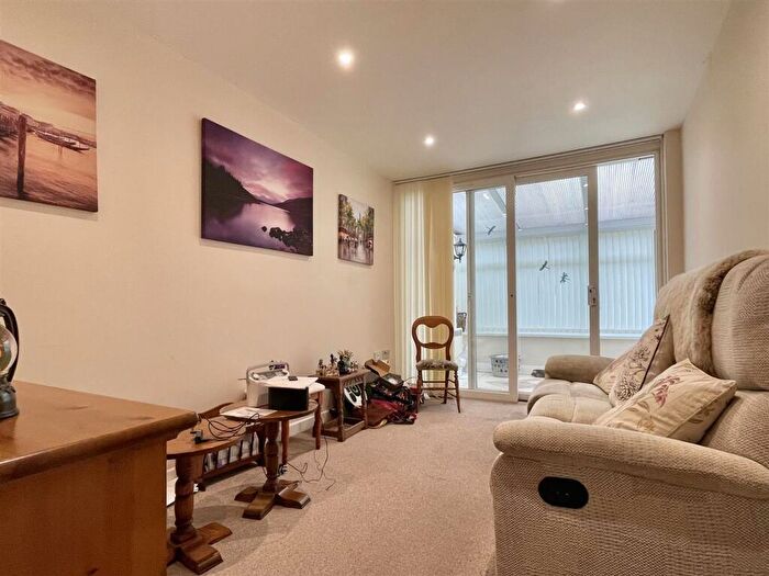 1 Bedroom Flat For Sale In Dorchester Road, Weymouth, DT4