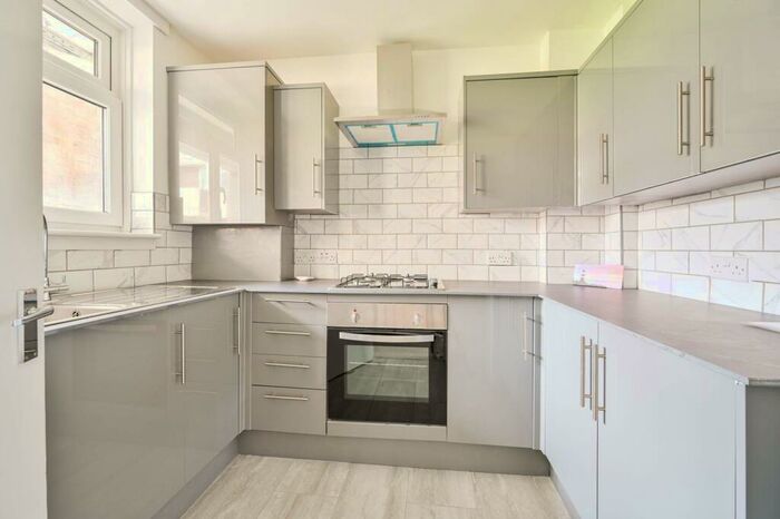 2 Bedroom Flat To Rent In Rotherhithe New Road, Rotherhithe, London, SE16