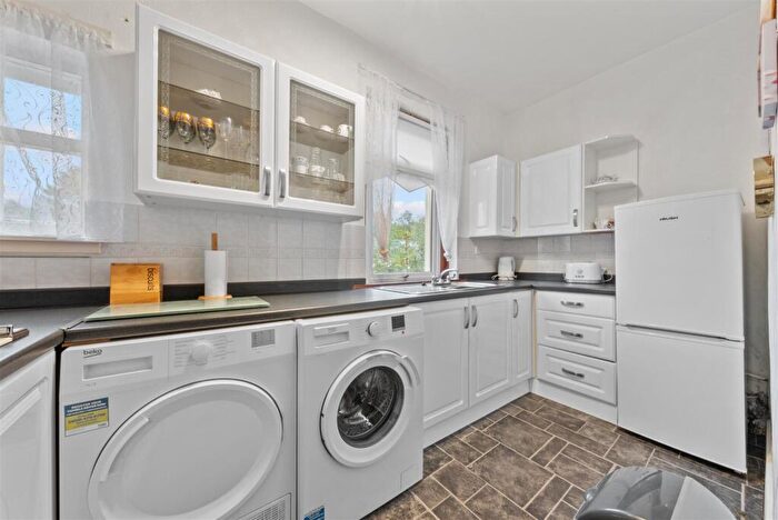 2 Bedroom Flat For Sale In Burnhall Place, Wishaw, ML2