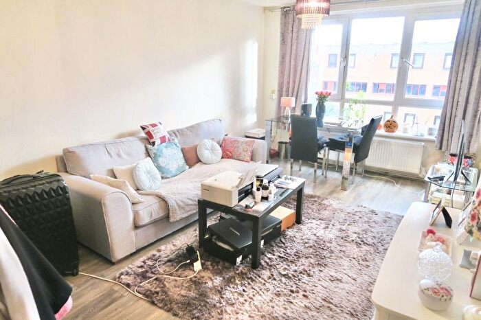 1 Bedroom Block Of Flats For Sale In The Sandlings, Wood Green, London, N22