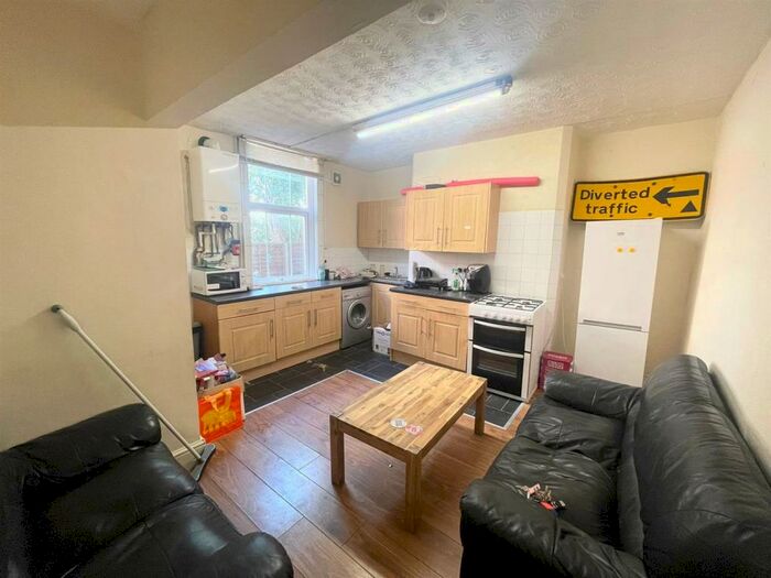 4 Bedroom Flat To Rent In **&#;pppw Excluding Bills** Annesley Grove, Arboretum - Trent Uni, NG1