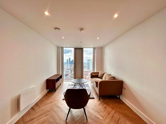 2 Bedroom Apartment To Rent In Port Street, Manchester, M1