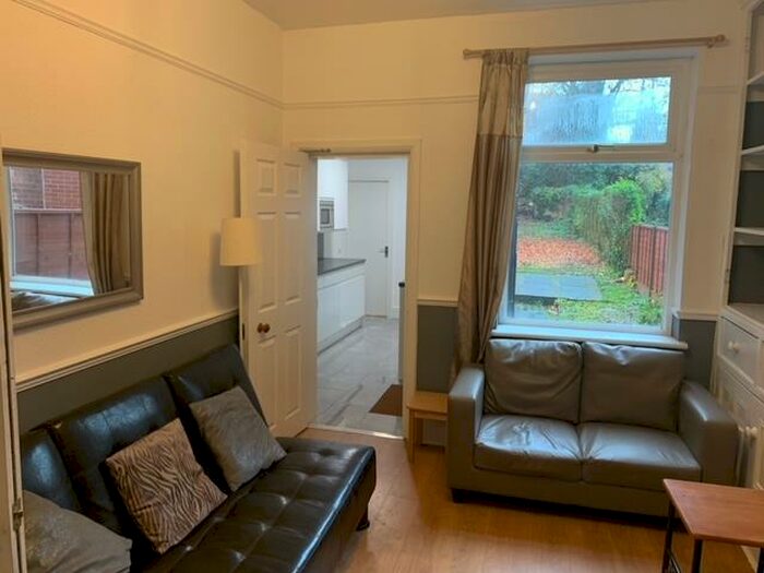 5 Bedroom Semi-Detached House To Rent In Heeley Road, Selly Oak, Birmingham, B29