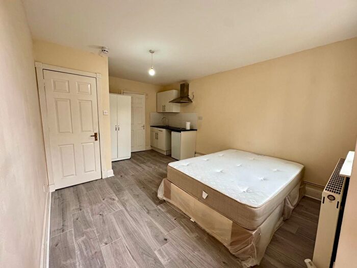 1 Bedroom Studio To Rent In Heath Road, Hounslow, TW3