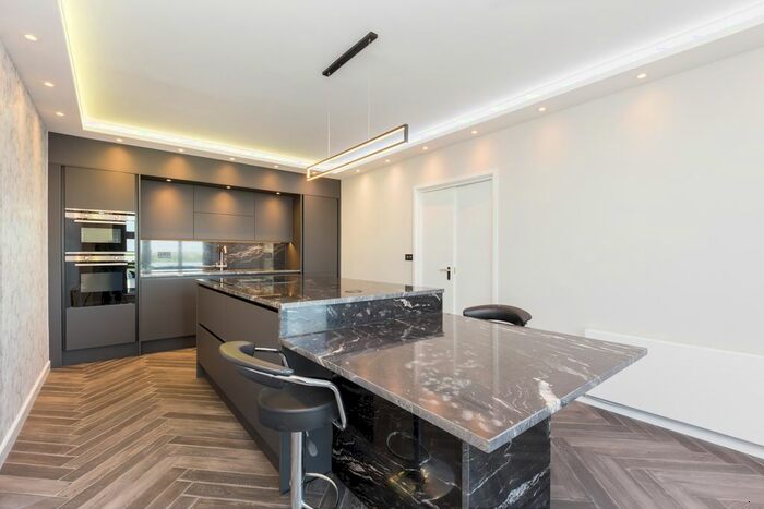 3 Bedroom Flat To Rent In Queen Mary Avenue, London, E18